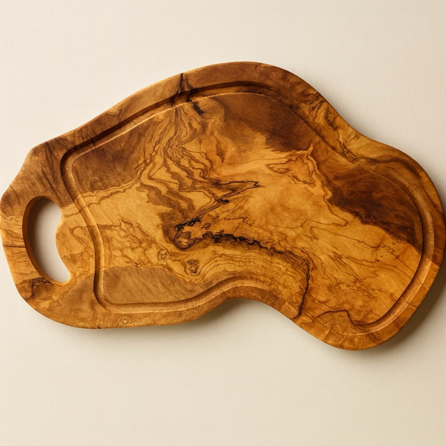 Planche de présentation à forme irrégulière avec poignée en bois d’olivier